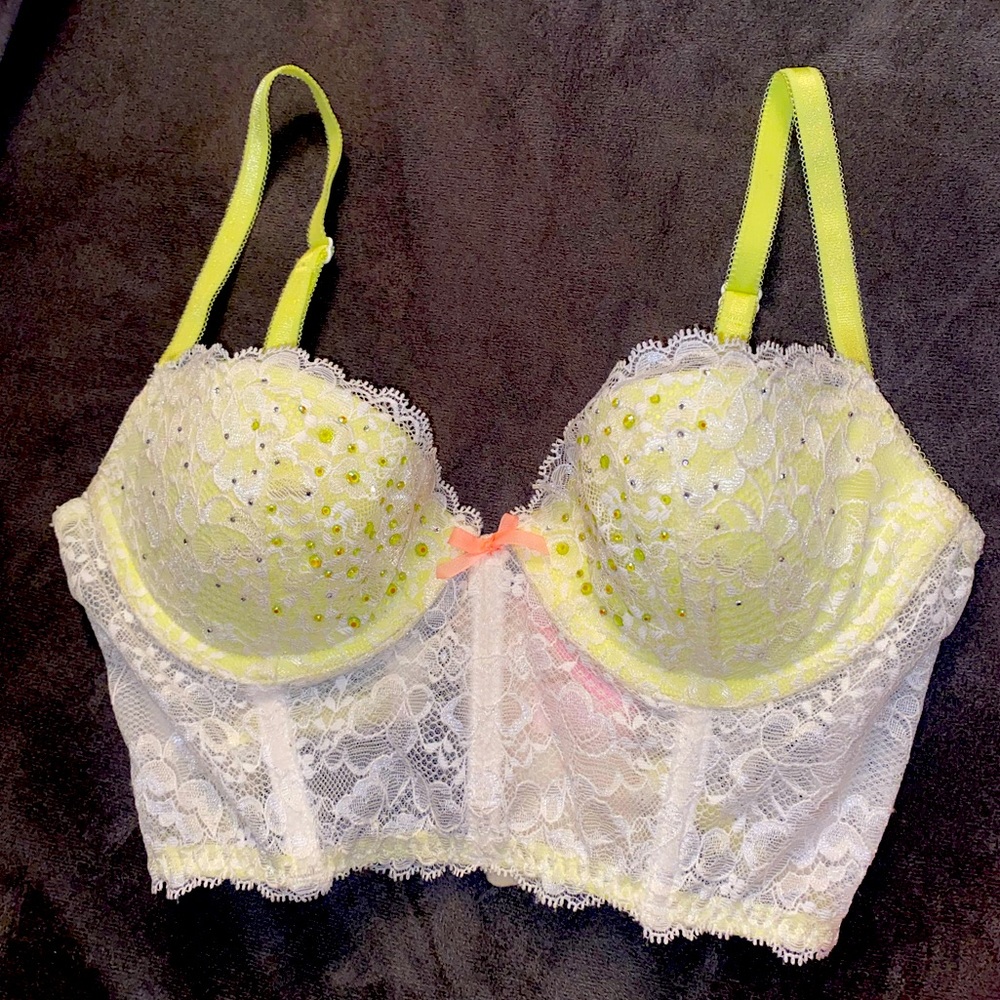 Victoria secret size 32C demo-buste